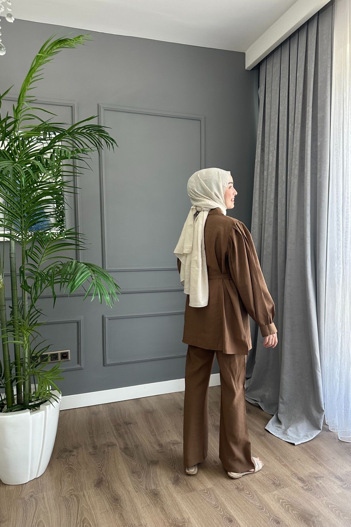 MODAL KUMAŞ DÜĞMELİ TAKIM 3026 KAHVE