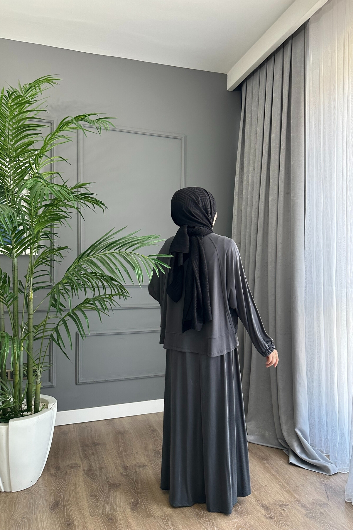 ONİKS MODEL OYSHO ETEKLİ TAKIM ANTRASİT ÖN SİPARİŞ