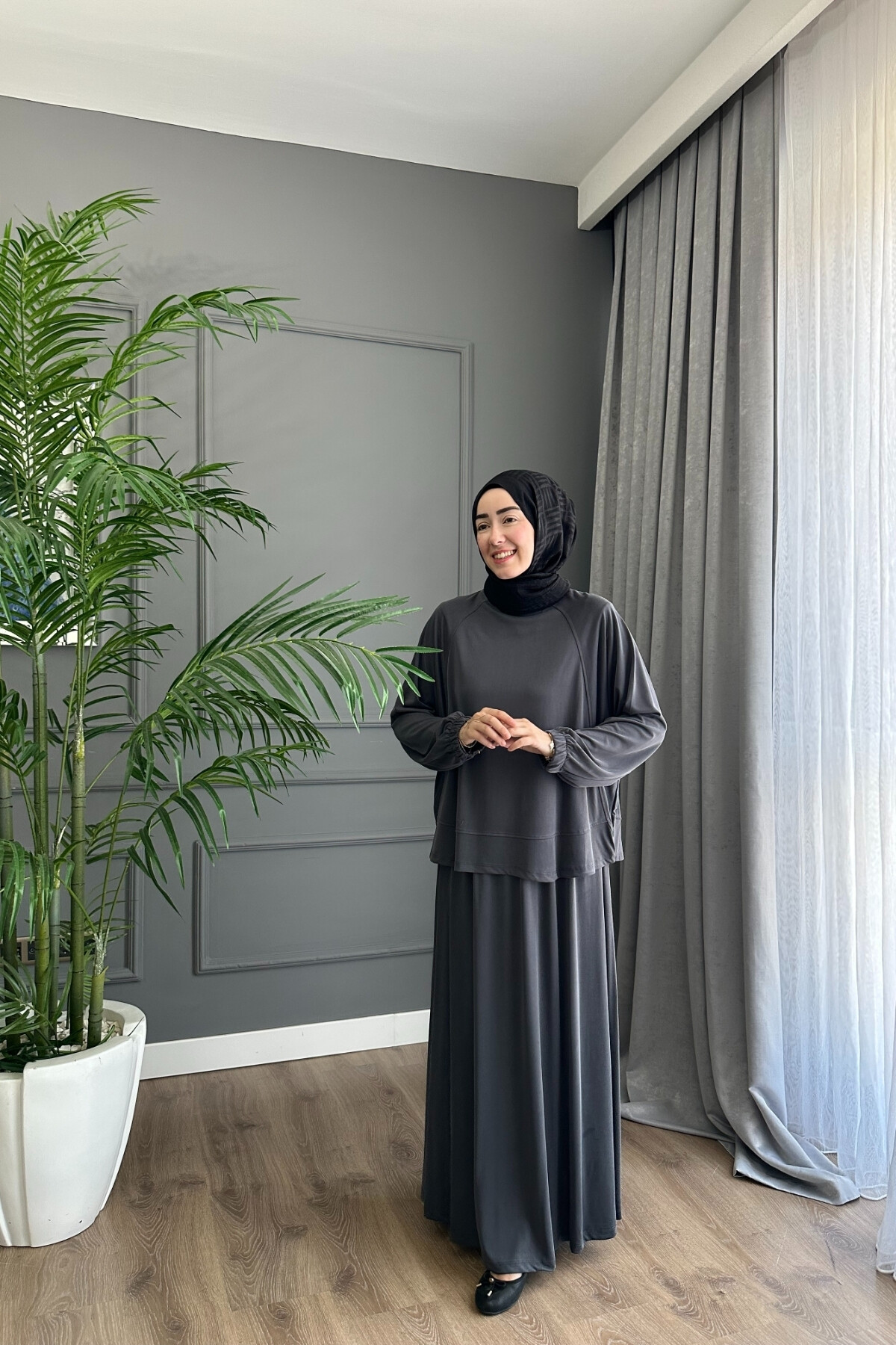 ONİKS MODEL OYSHO ETEKLİ TAKIM ANTRASİT ÖN SİPARİŞ