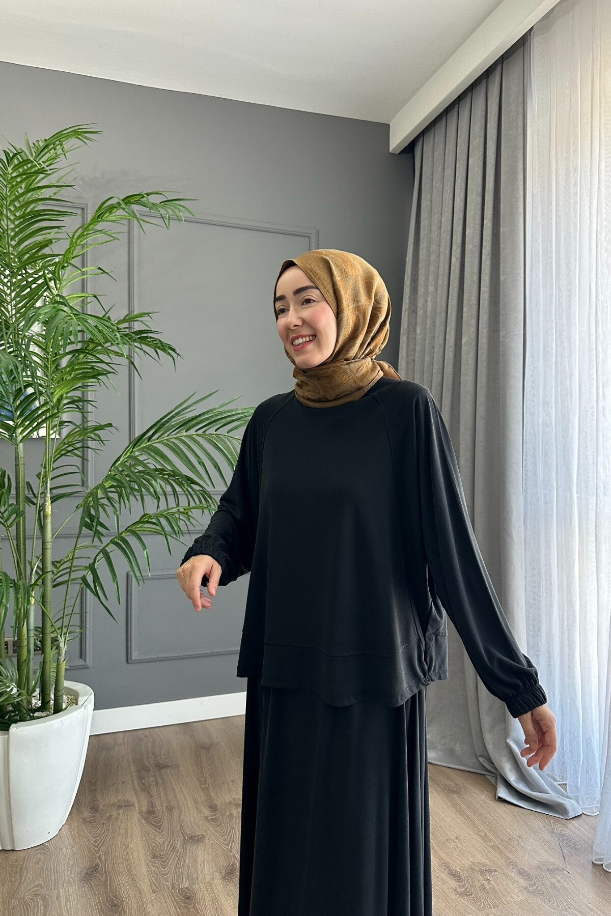 ONİKS MODEL OYSHO ETEKLİ TAKIM SİYAH 