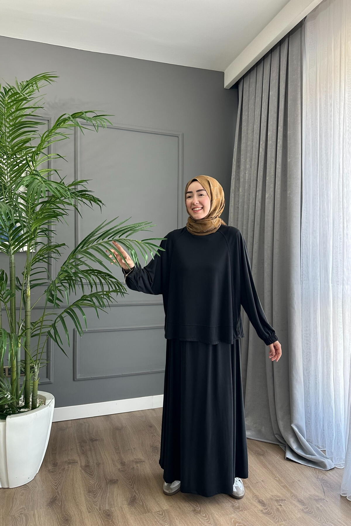 ONİKS MODEL OYSHO ETEKLİ TAKIM SİYAH 