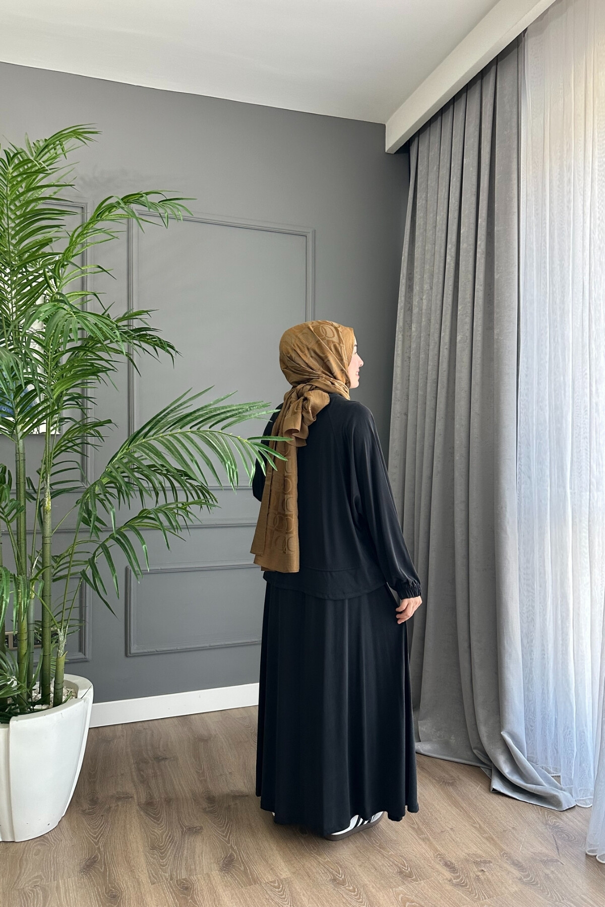 ONİKS MODEL OYSHO ETEKLİ TAKIM SİYAH 