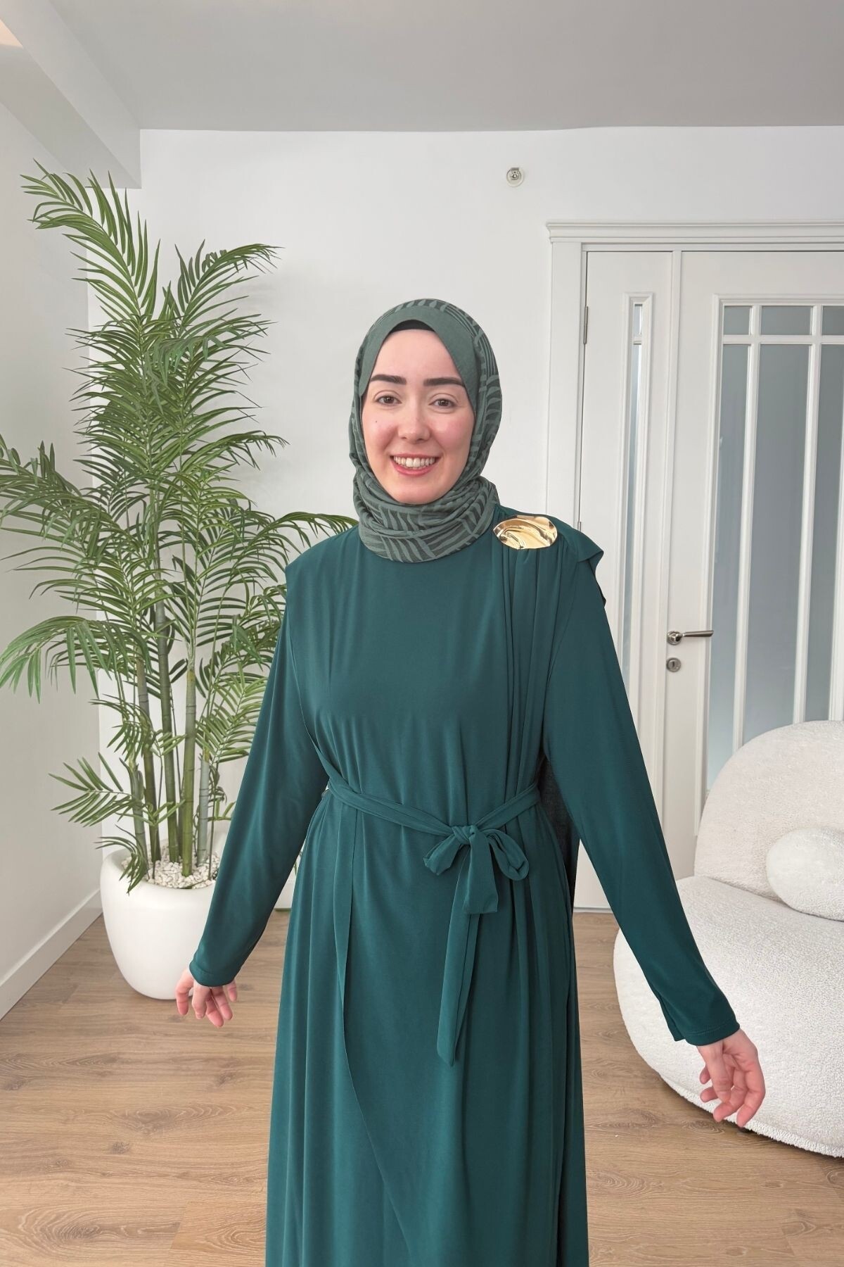 BROŞ DETAYLI SANDY ELBİSE 1513 ZÜMRÜT