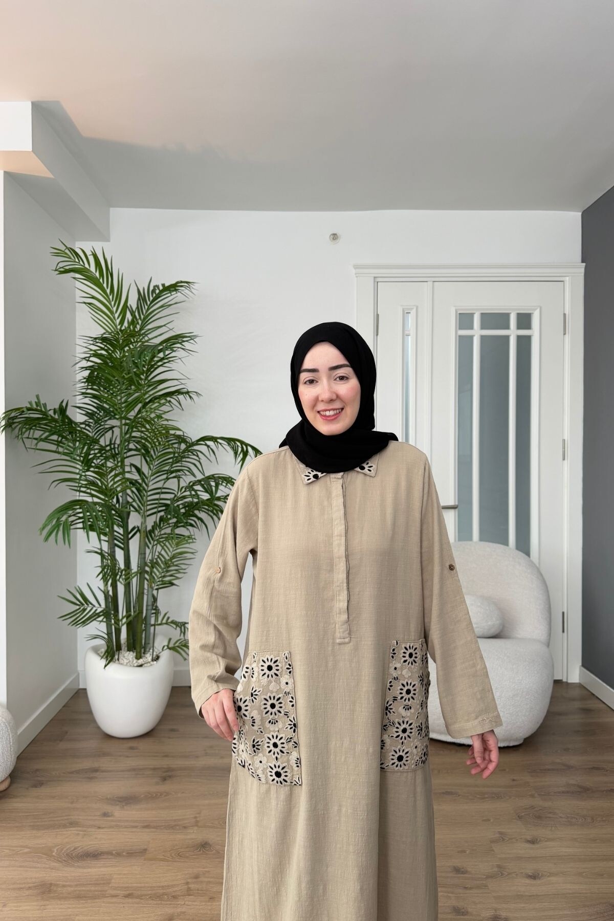 CEP VE YAKA NAKIŞLI PAMUK KETEN ELBİSE 7106 BEJ