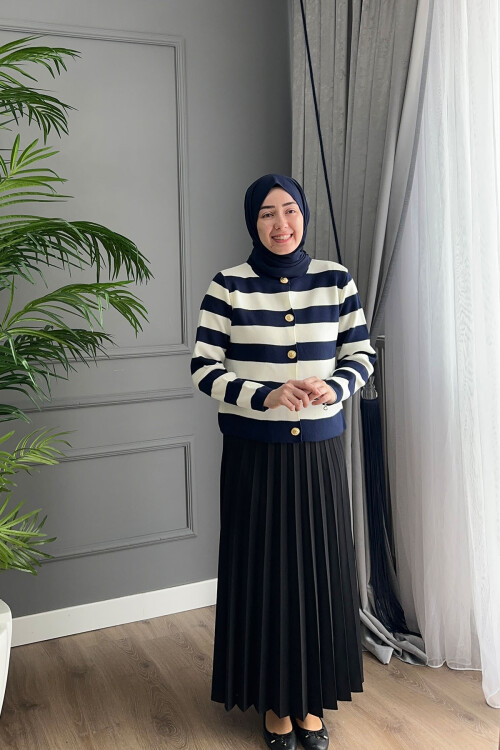 PİLELİ SİYAH ETEK