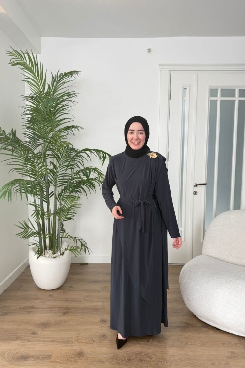 BROŞ DETAYLI SANDY ELBİSE 1513 ANTRASİT