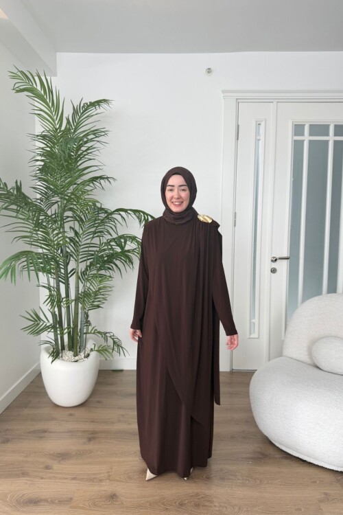 BROŞ DETAYLI SANDY ELBİSE 1513 KAHVE