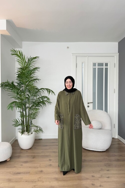 CEP VE YAKA NAKIŞLI PAMUK KETEN ELBİSE 7106 HAKİ